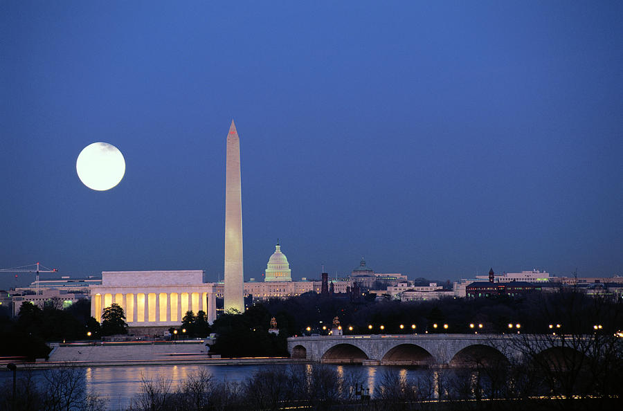 Wahington DC by moonlight