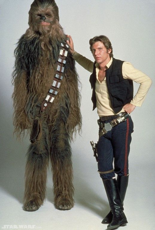 Han leaning on Chewie