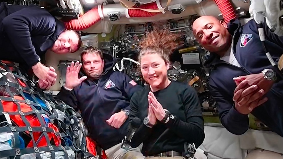 Artemis 2 crew live boadcast from inside Integrity. Waving.