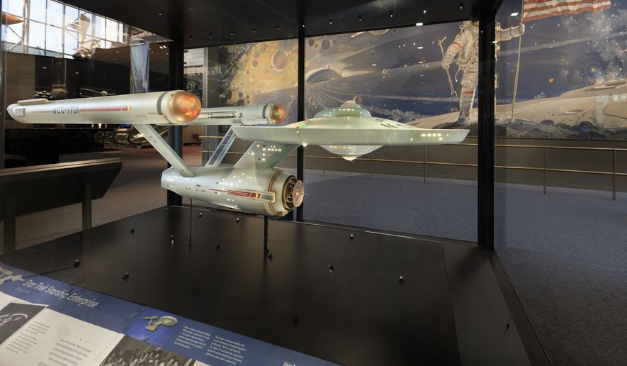 Star Trek USS Enterprise NCC-1701 model